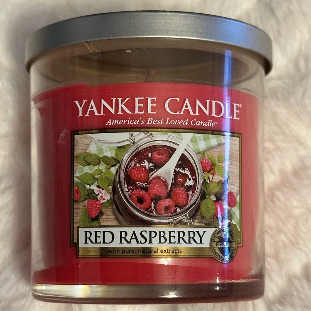 Yankee Candle: Red Raspberry Scented Candle ✨